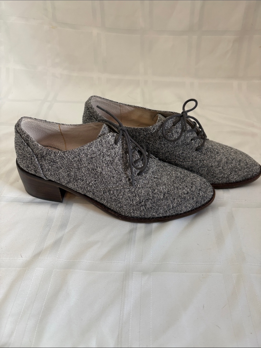 Louise et Cie Gray Tweed Lace-Up Oxfords with Low Heel